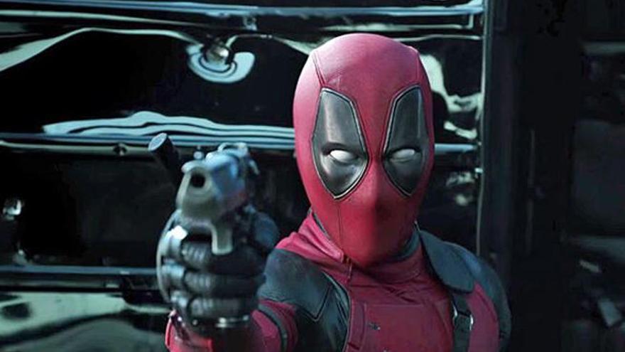 Ryan Reynolds es Deadpool.