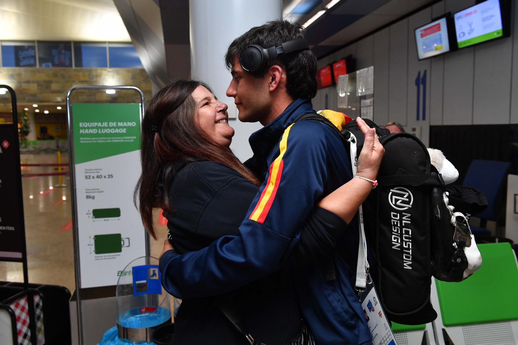 Recibimiento en A Coruña al patinador Manu Taibo con sus medallas