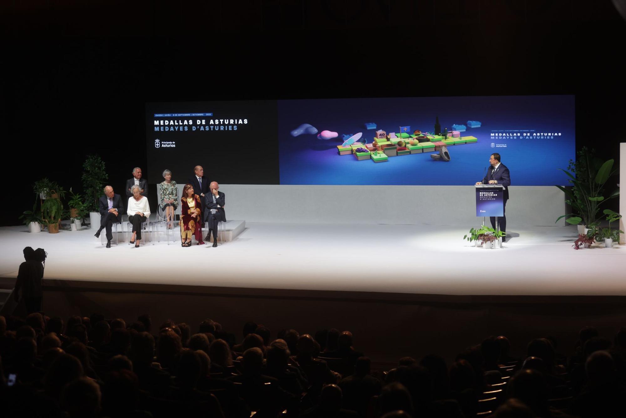 EN IMÁGENES: El acto en Oviedo de entrega de Medallas y distinciones de Asturias