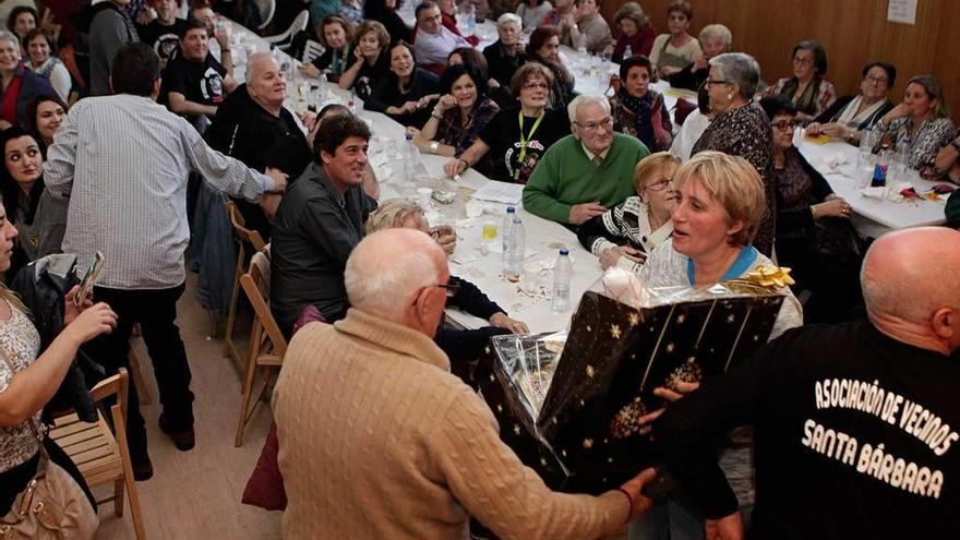 Los vecinos de Santa Bárbara celebran sus fiestas