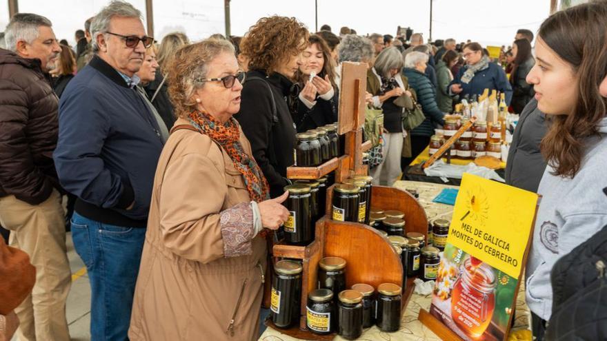Éxito de ventas y asistencia en la Feira do Mel de Oleiros | LOC