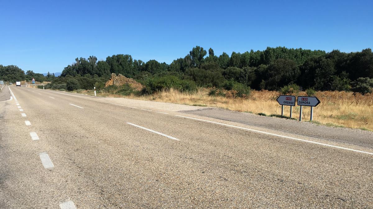 N-631 a la altura del cruce con Villardeciervos, donde se cortará la vía a partir del miércoles.