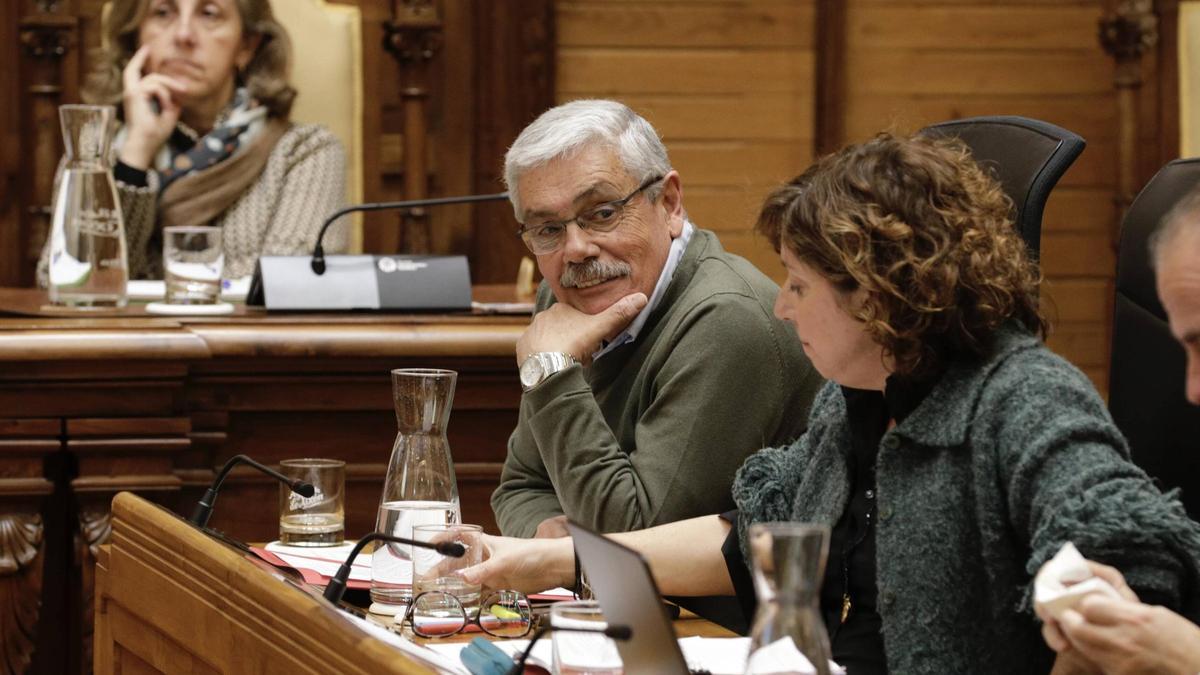 Luis Manuel Flórez, "Floro", y Carmen Eva Pérez, durante un pleno.