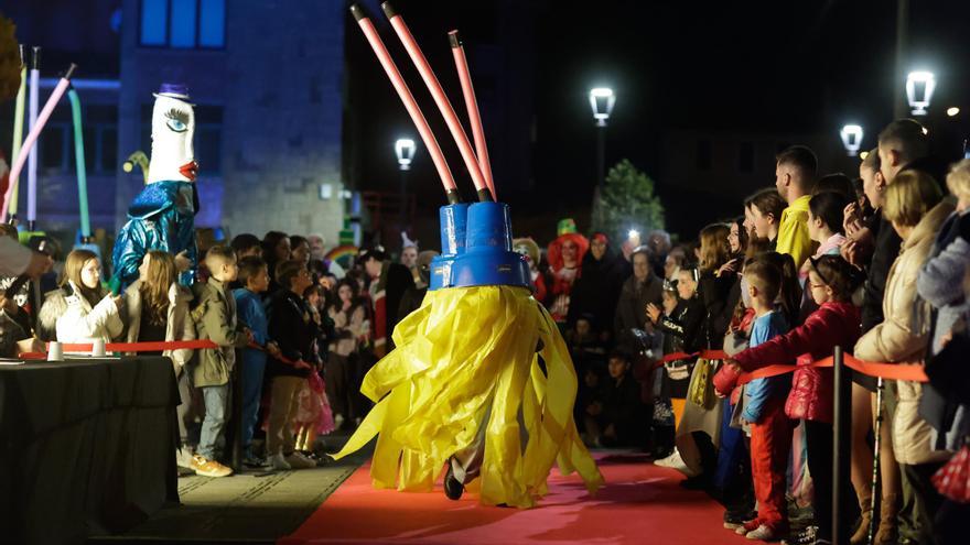 Pasarela de Antroxu en Llanera: así fue la espectacular noche en la que desfiló hasta la sardina