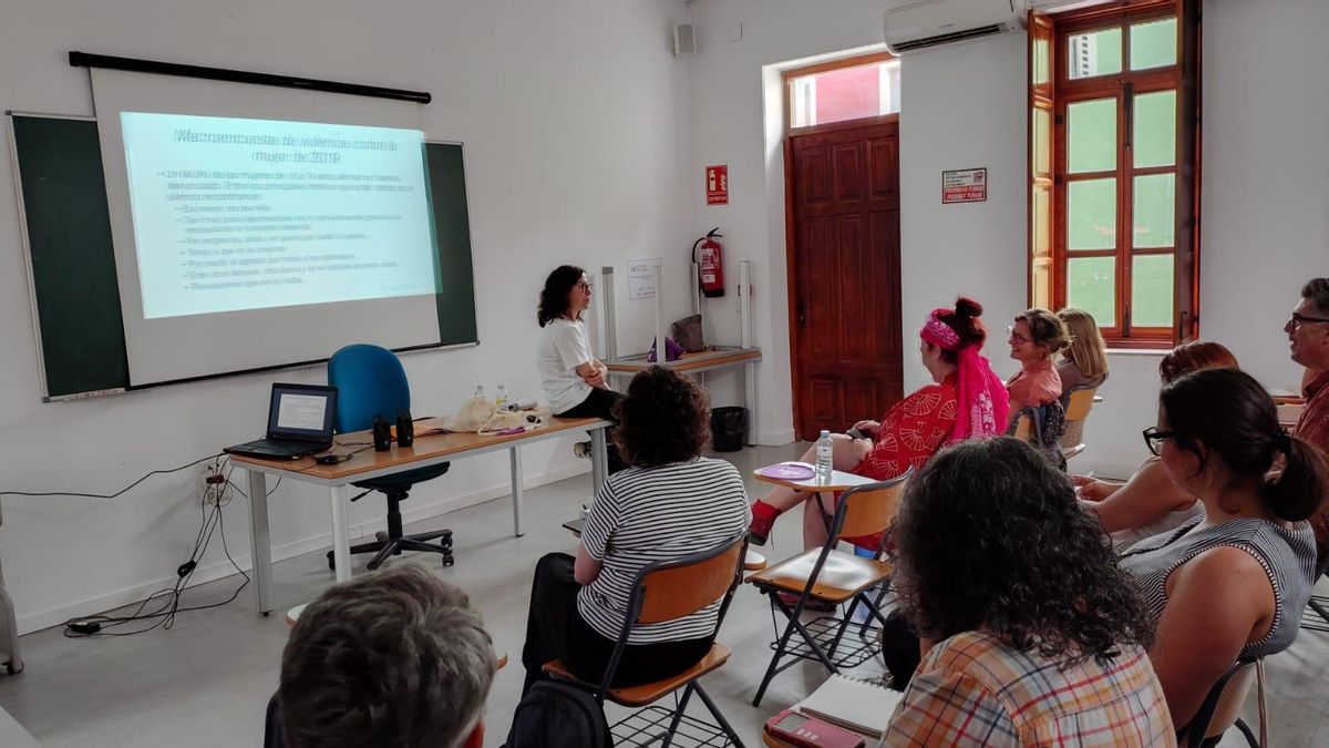 Profesoras, durante la formación organizada por la UA frente a los discursos reaccionarios ante la igualdad