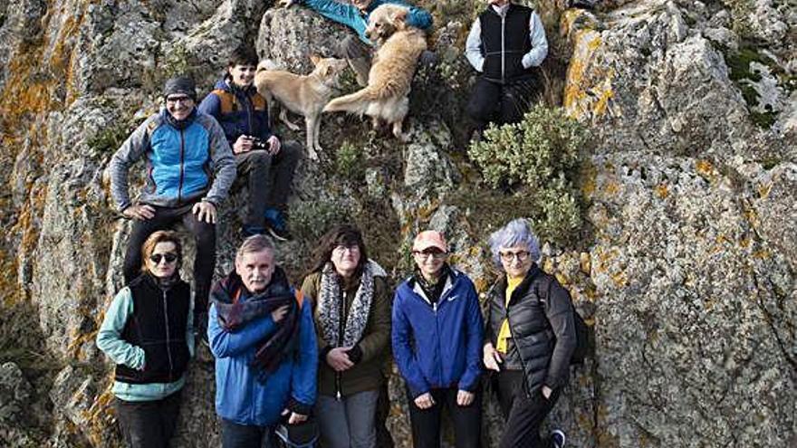 El Centre Excursionista Jonquerenc puja un pessebre a Panissars