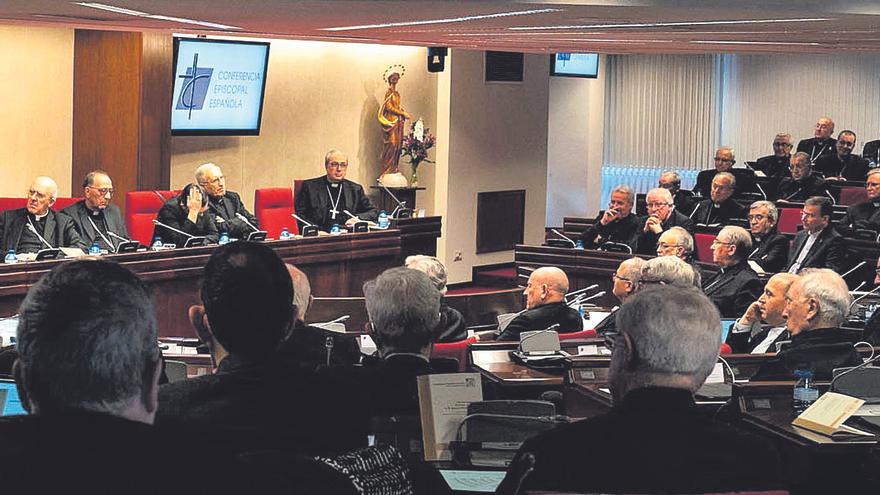 Monseñor Prieto logra dos votos en el sondeo para presidir la CEE pero sigue abierta la puerta a otros cargos de responsabilidad