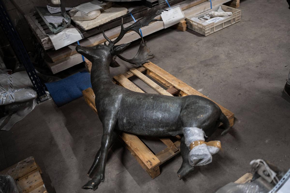 Imágenes de Almacén de Arte Público de Canyelles , durante la primera visita del mini festival OpenBarri.