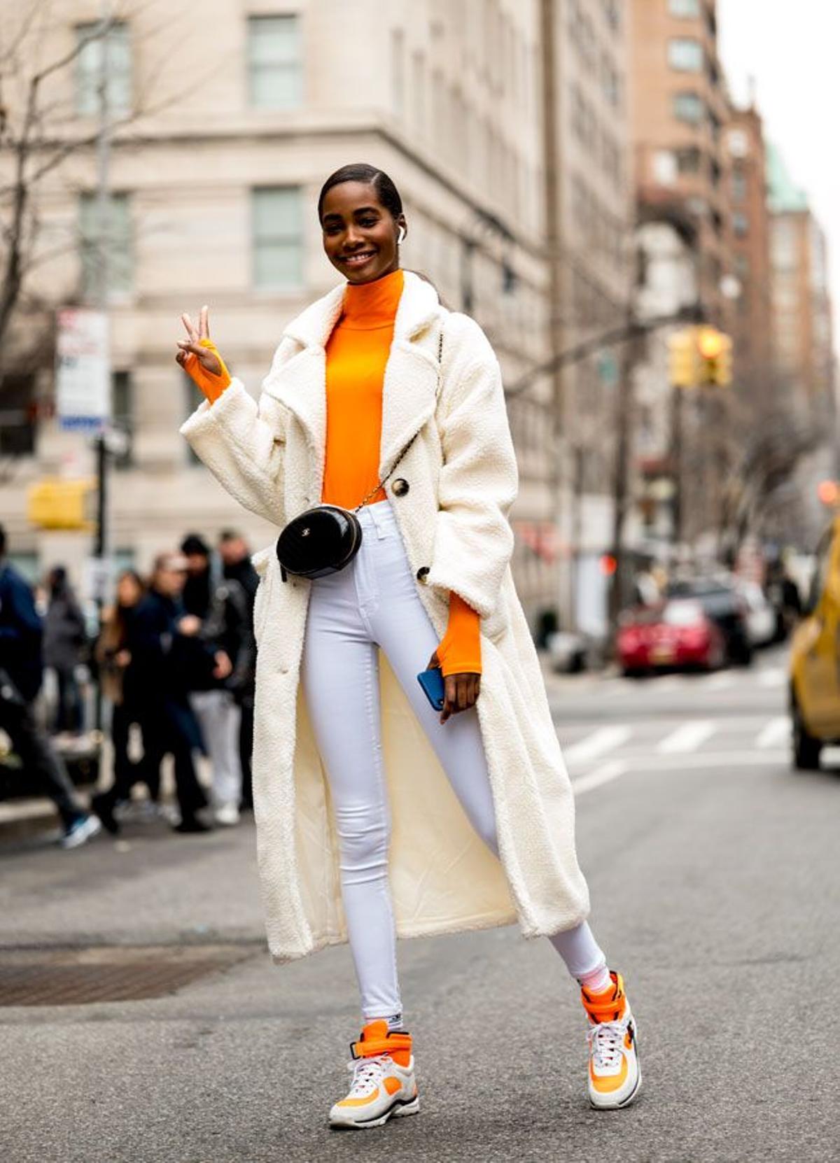 Las modelos ponen notas de color flúor a sus looks de street style en Nueva York