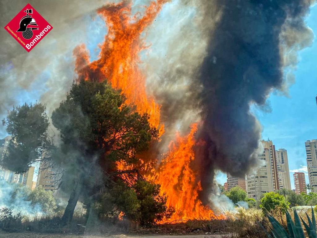 Alarma en Benidorm por un aparatoso incendio