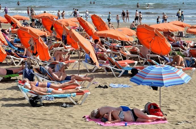 CALOR TURISTAS PLAYA DEL INGLÉS