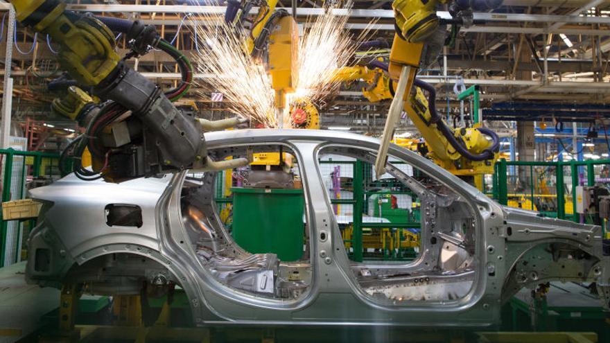 Nissan y Renault analizan el impacto de su fusión con FCA