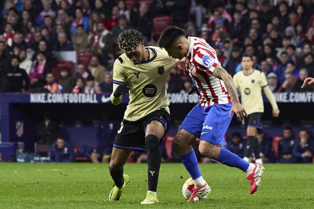 Lamine tuvo muchos problemas para desbordar en el Metropolitano