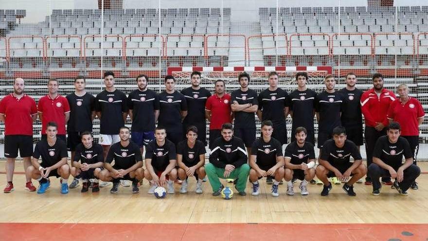 Plantilla del DKV Gijón, ayer, en su primer día de entrenamiento.