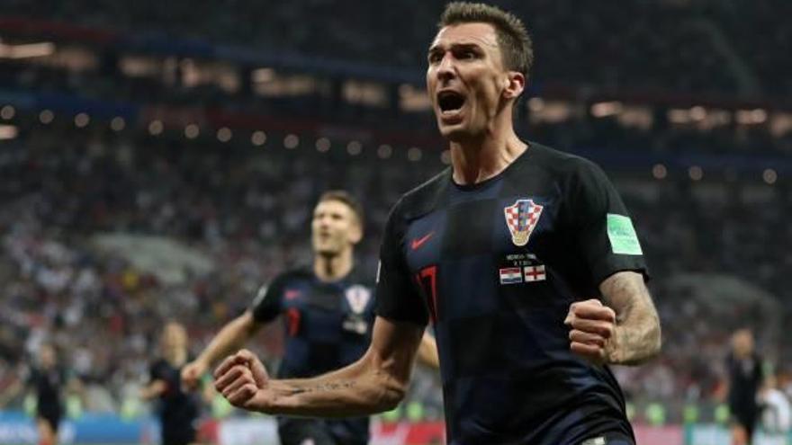 Mario Mandzukic celebra el tanto de la victoria croata en la segunda parte de la prórroga frente a Inglaterra.