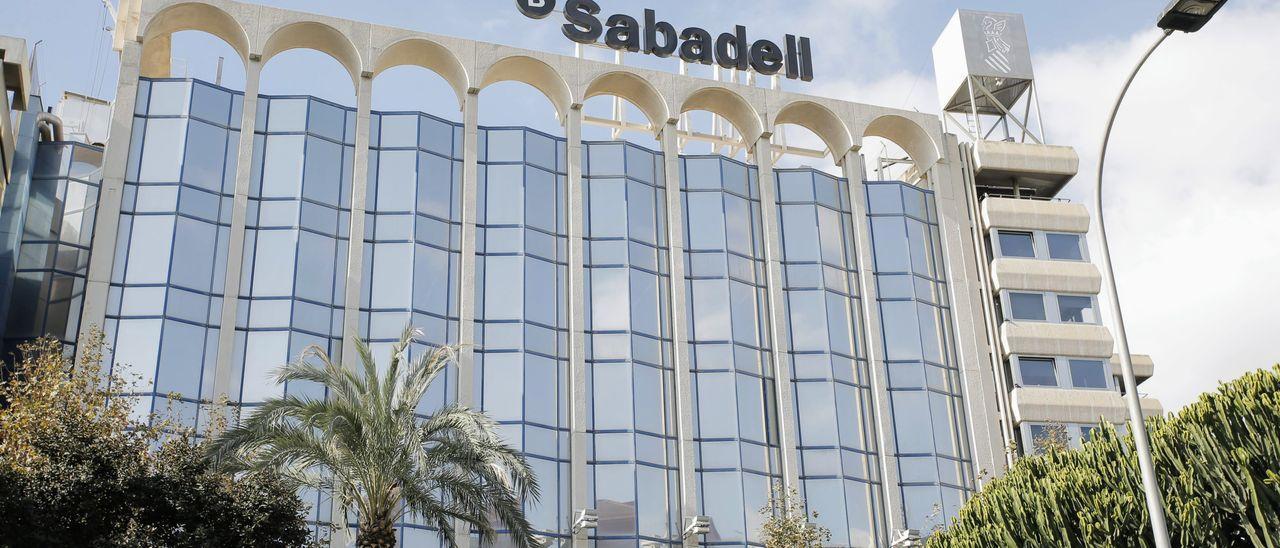 La sede de Banco Sabadell en Alicante..