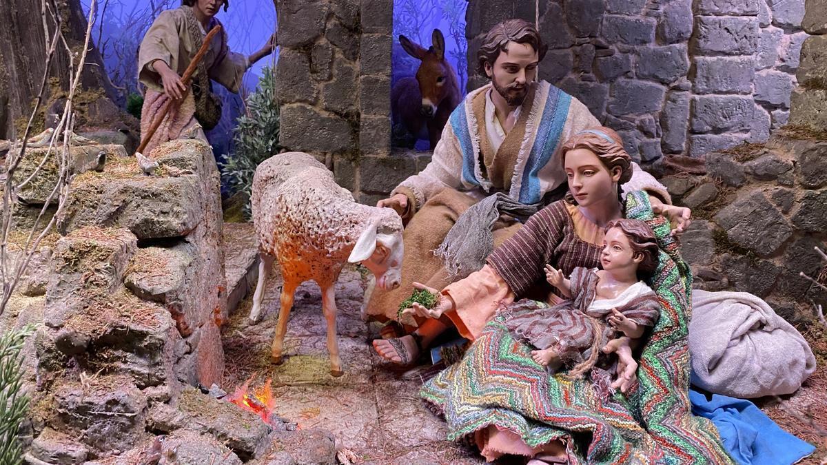 Escena de la Natividad en el establo, en uno de los belenes del Museo de Mollina.