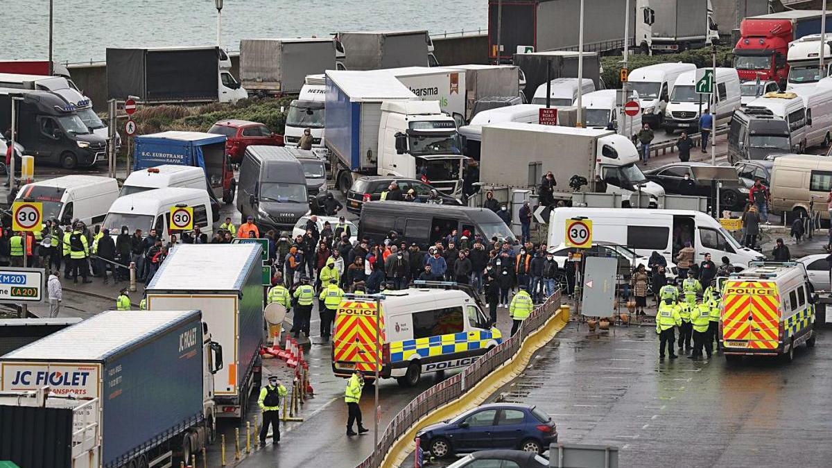 La situació al port britànic de Dover continua sent caòtica.