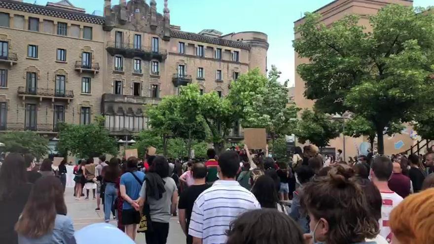 Manresa viu una concorreguda marxa contra el racisme