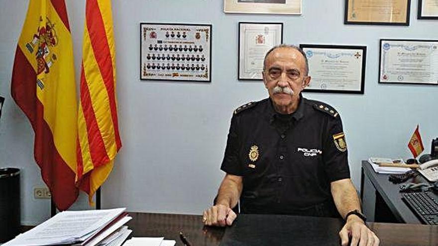 El nou comissari provincial, Luis César Suanzes, al seu despatx de la comissaria de la Policia Nacional a Girona.