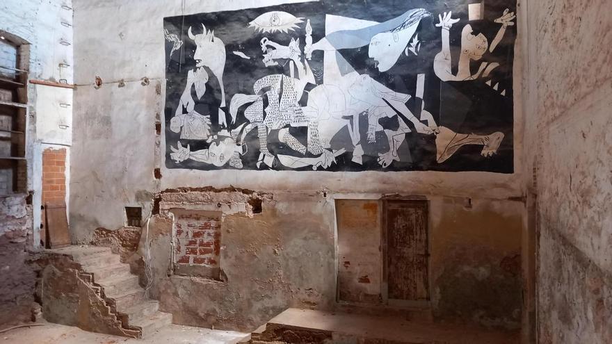 Desbloquean la reforma del edificio histórico en València con una réplica del Guernica