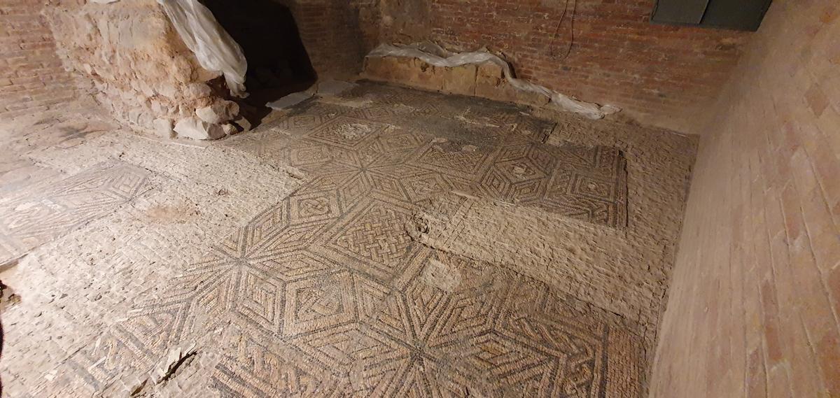 Vista del mosaico policromado de la domus romana de Antoni Maura