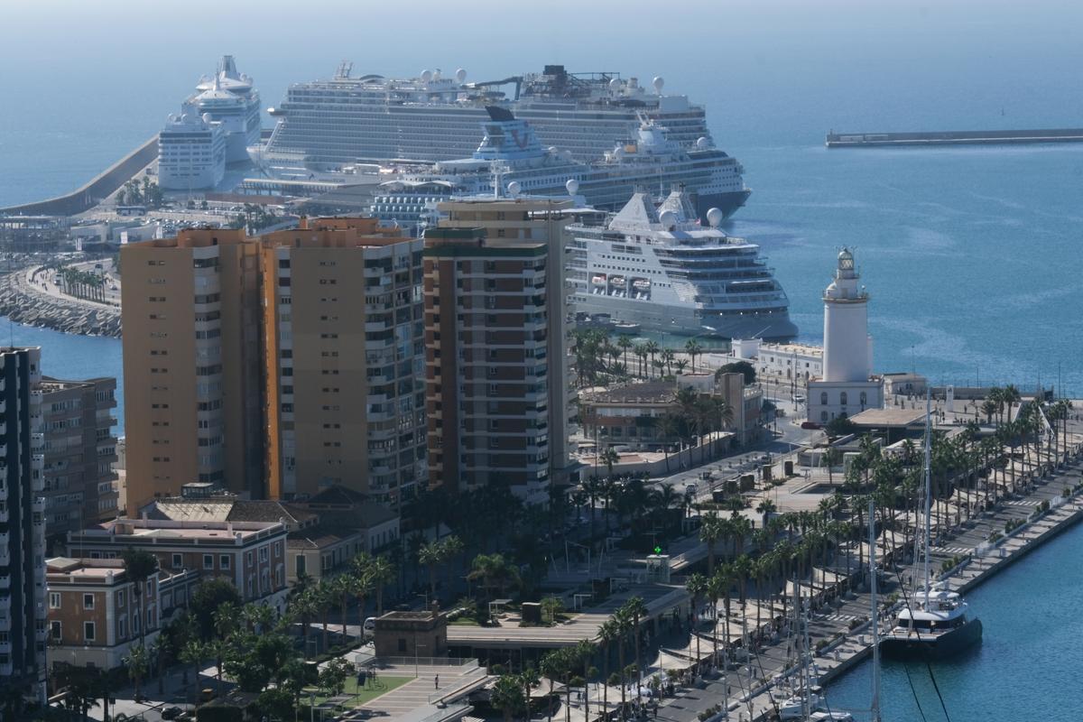 Varios cruceros coinciden atracados en el puerto de Málaga