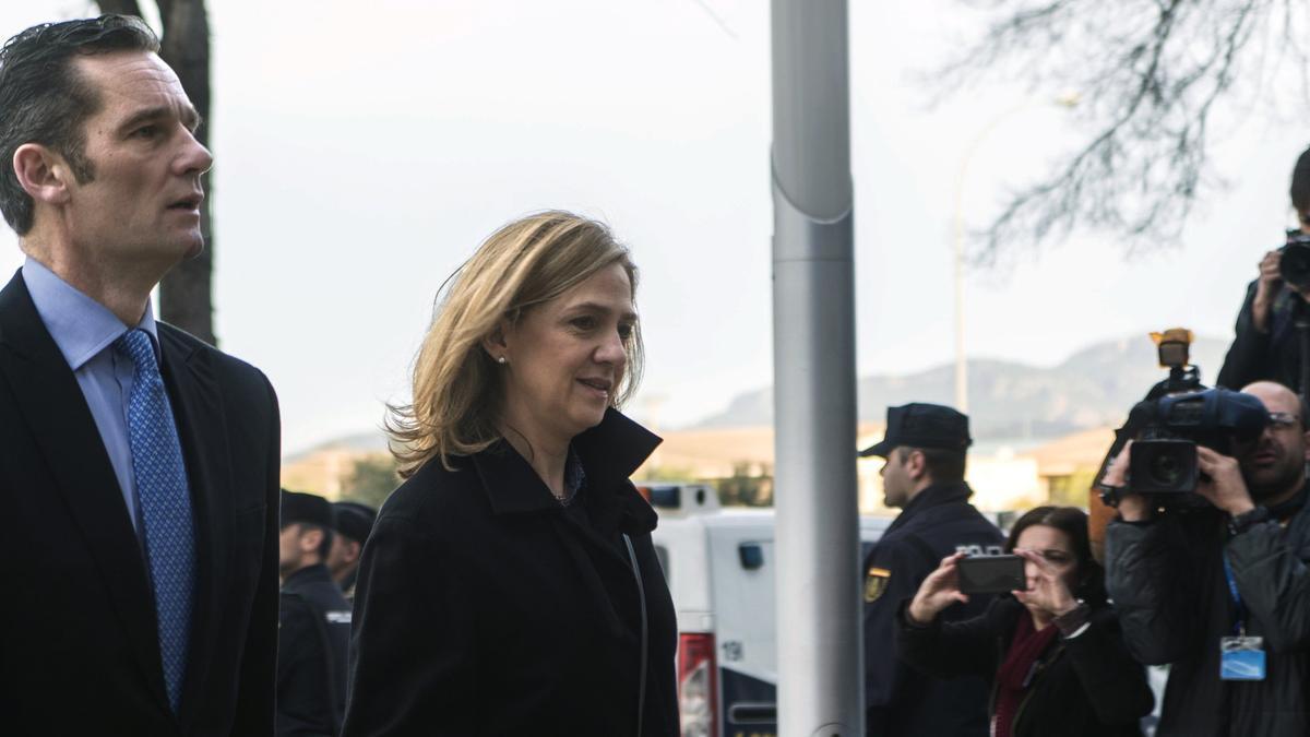 Iñaki Urdangarin y la infanta Cristina a su llegada a la Audiencia de Palma, donde se celebra el juicio del caso Nóos, en febrero del 2016