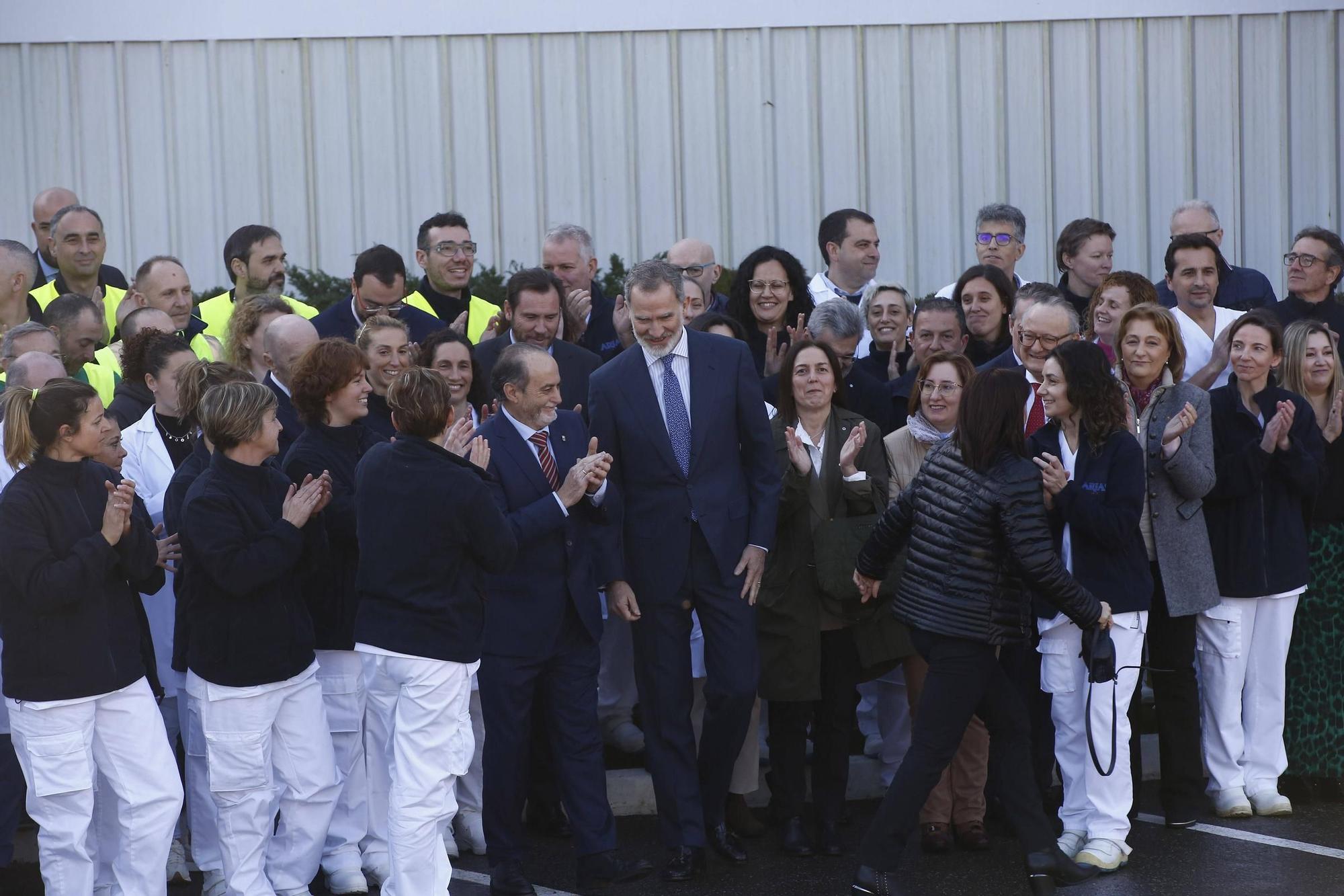 EN IMÁGENES: El Rey visita la fábrica de Mantequerías Arias en Ribera de Arriba con motivo de los 175 años de la empresa