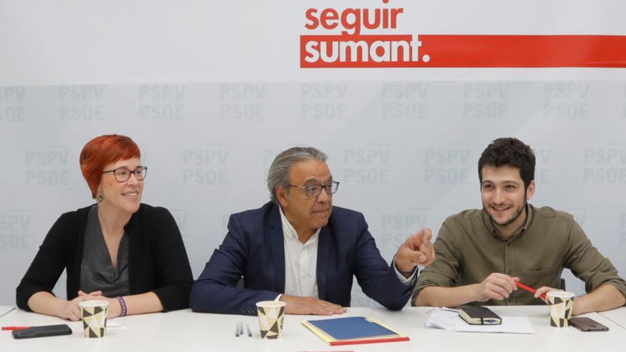 Àgueda Mico, Manolo Mata y Antonio Estañ, en la reunión de esta mañana.