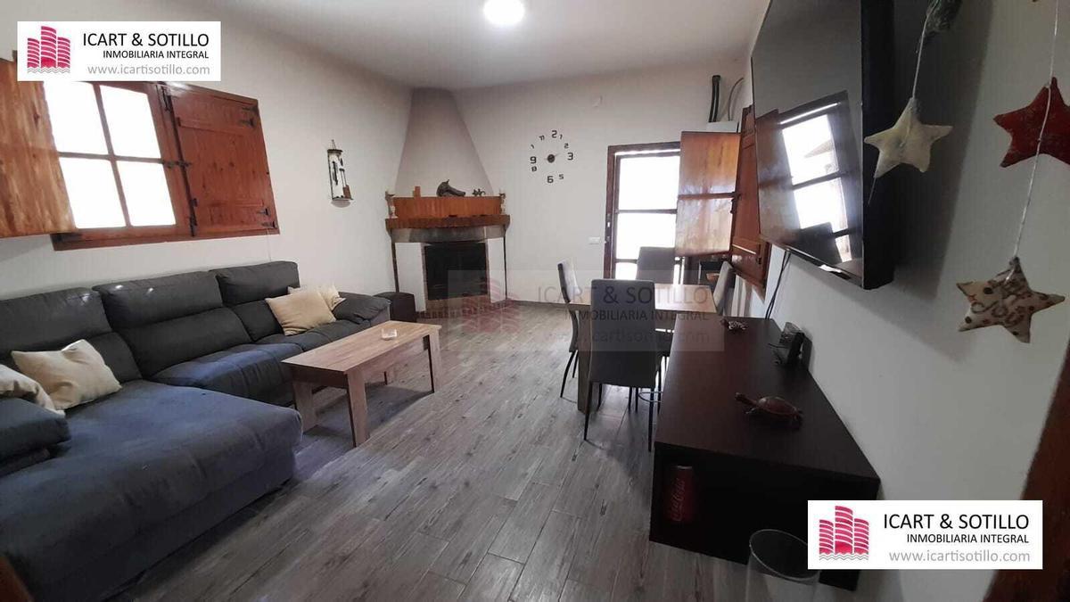 Galería de imágenes: Casa con piscina en venta en Vinaròs: una propiedad urbana con gran parcela y descuento de 15.000 euros
