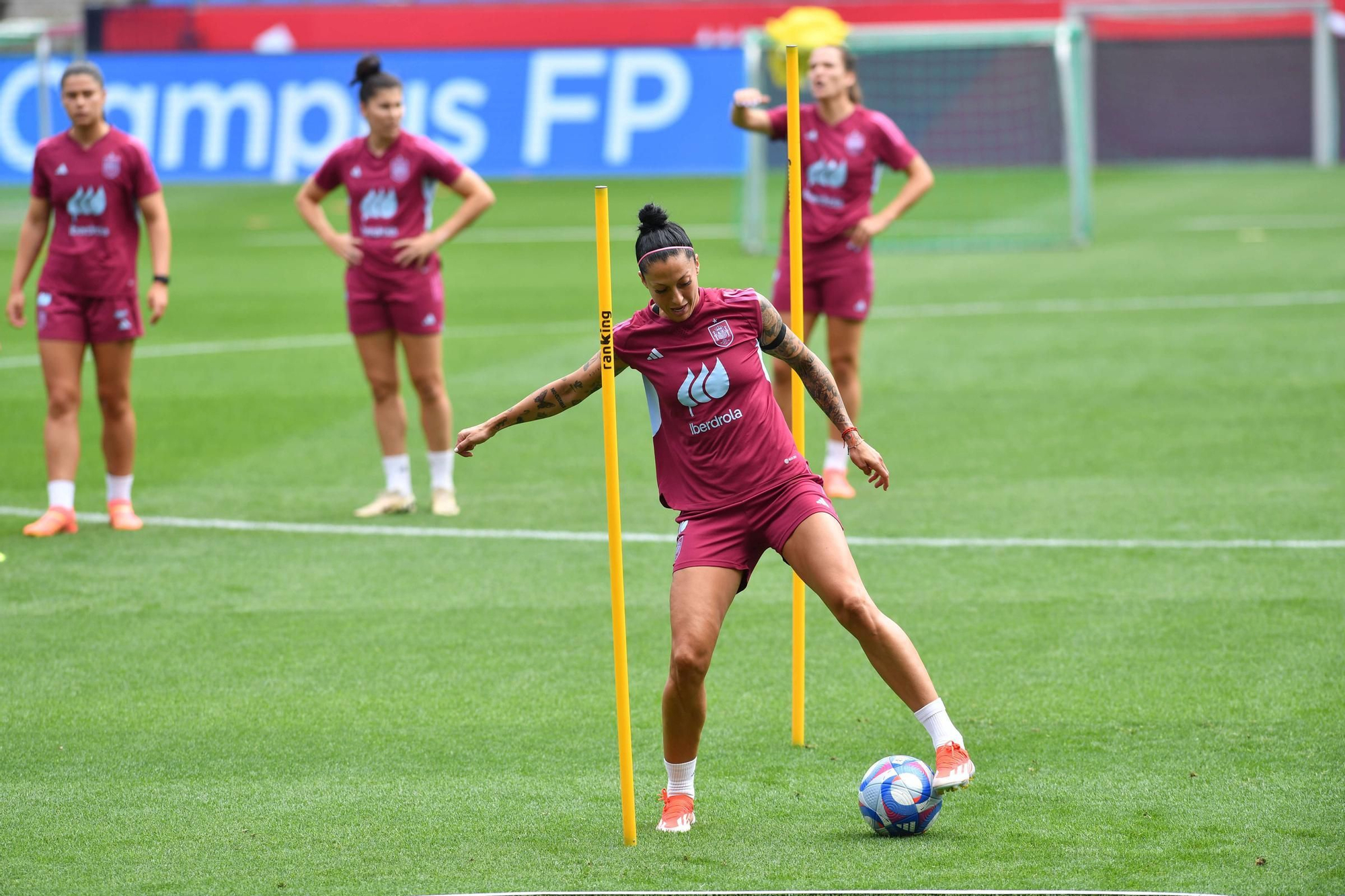 Entrenamiento de la selección femenina de fútbol en Riazor