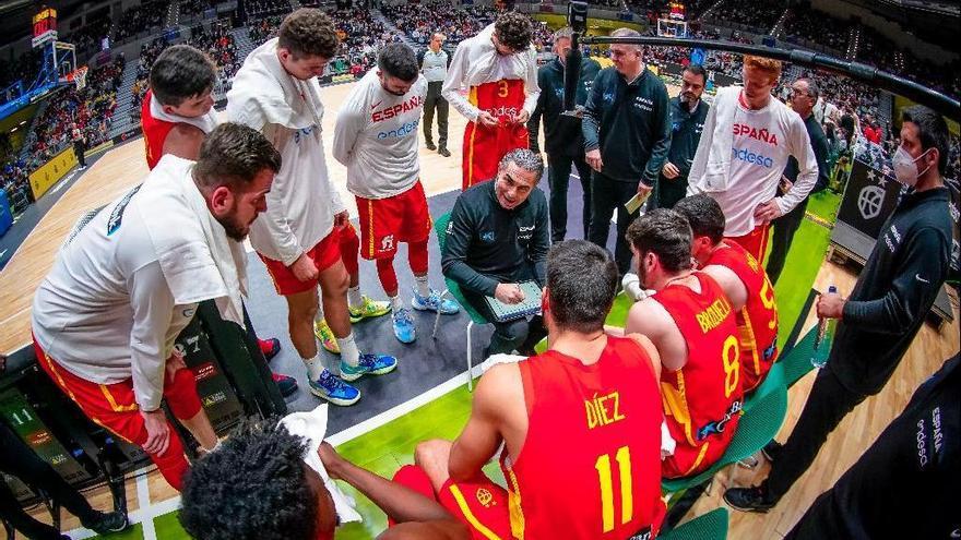 Sergio Scariolo da instrucciones en un entrenamiento de la selección española.