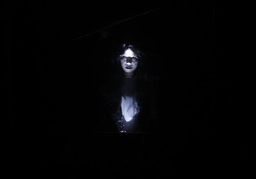 Una actriz disfrazada de fantasma en Manila