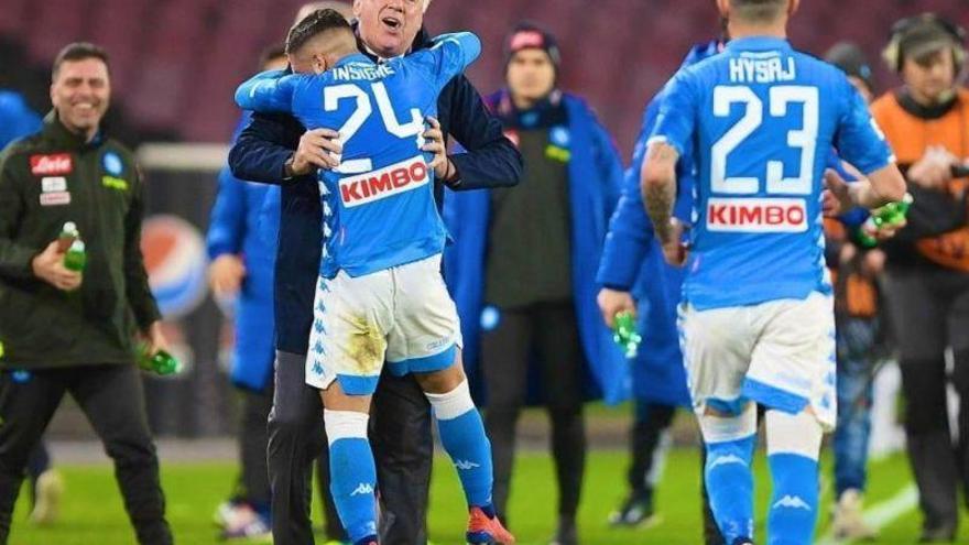 El Napoli sigue como escolta de la Juventus tras golear en casa