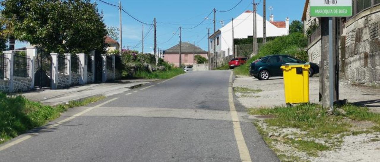 Un tramo de la carretera provincial EP-1306 a su paso por la aldea de Meiro, en Bueu. |   // SANTOS ÁLVAREZ