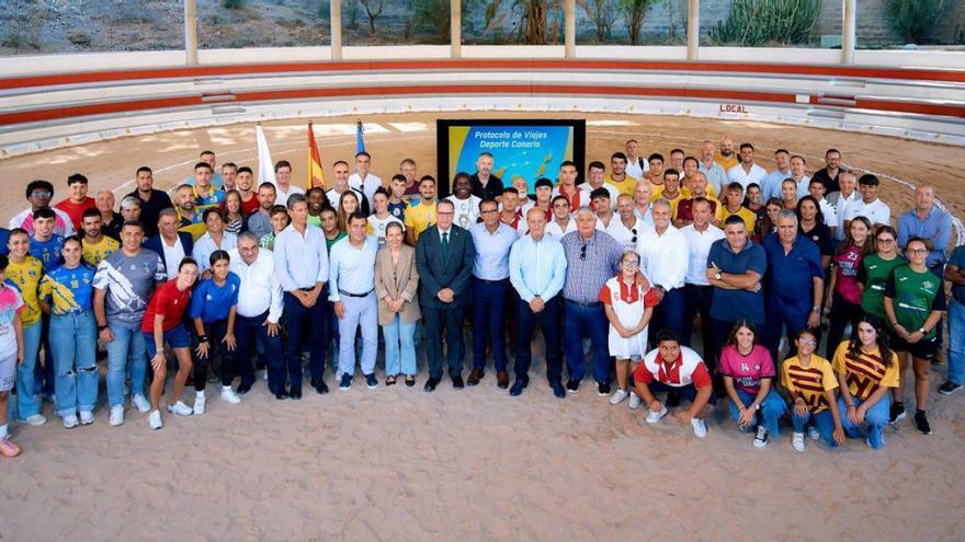 Acto de firma del protocolo de viajes con siete federaciones deportivas.