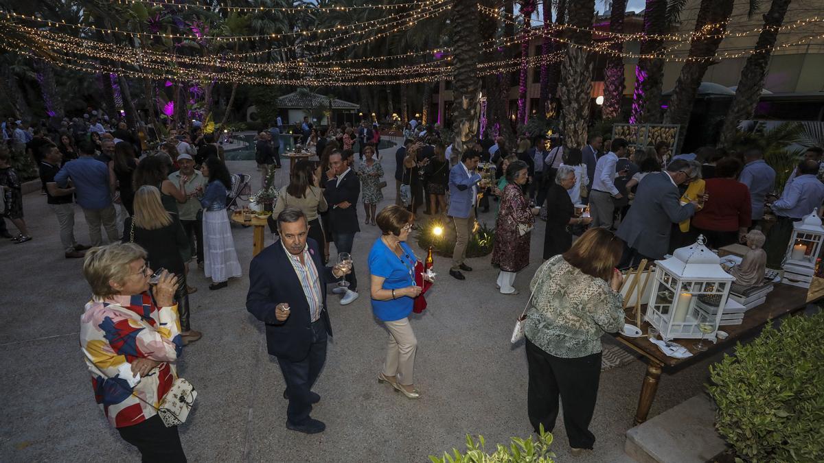 Un momento de la gala benéfica este viernes a favor de Amacmec en el hotel Huerto del Cura de Elche