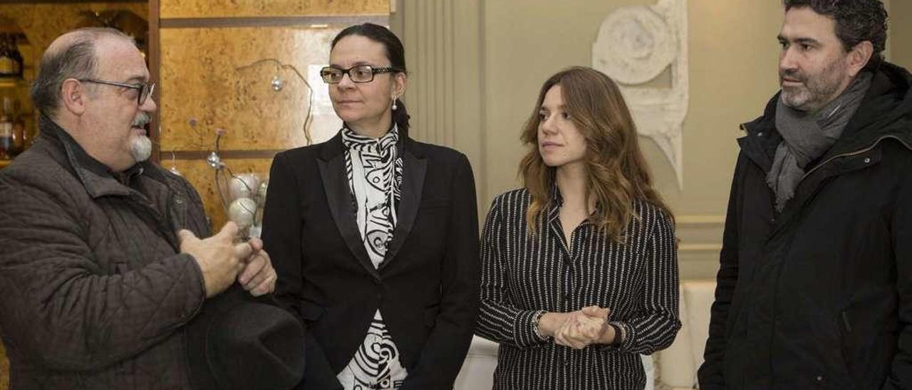 Por la izquierda, Andrés Presumido, Beatriz Cimadevilla, Soraya Calvo y Juan Noval-Moro, momentos antes del debate.