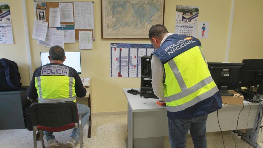 Se enfrenta a tres años de cárcel por desviar más de 55.000 euros de una empresa maderera en Ourense