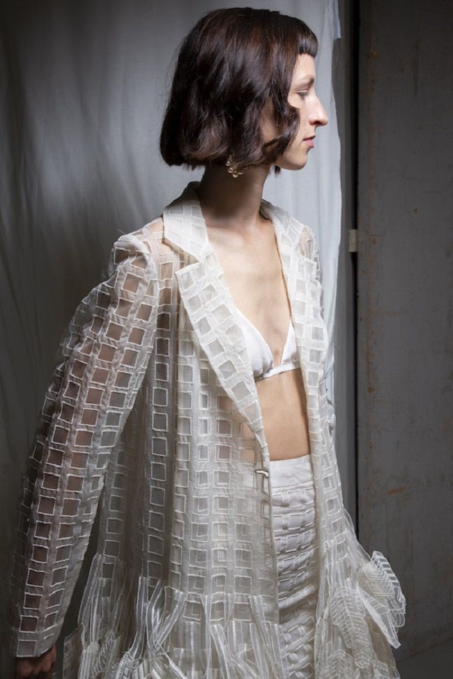 La tendencia lencera en el 'backstage' de Rahul Mishra, colección primavera-verano 2020