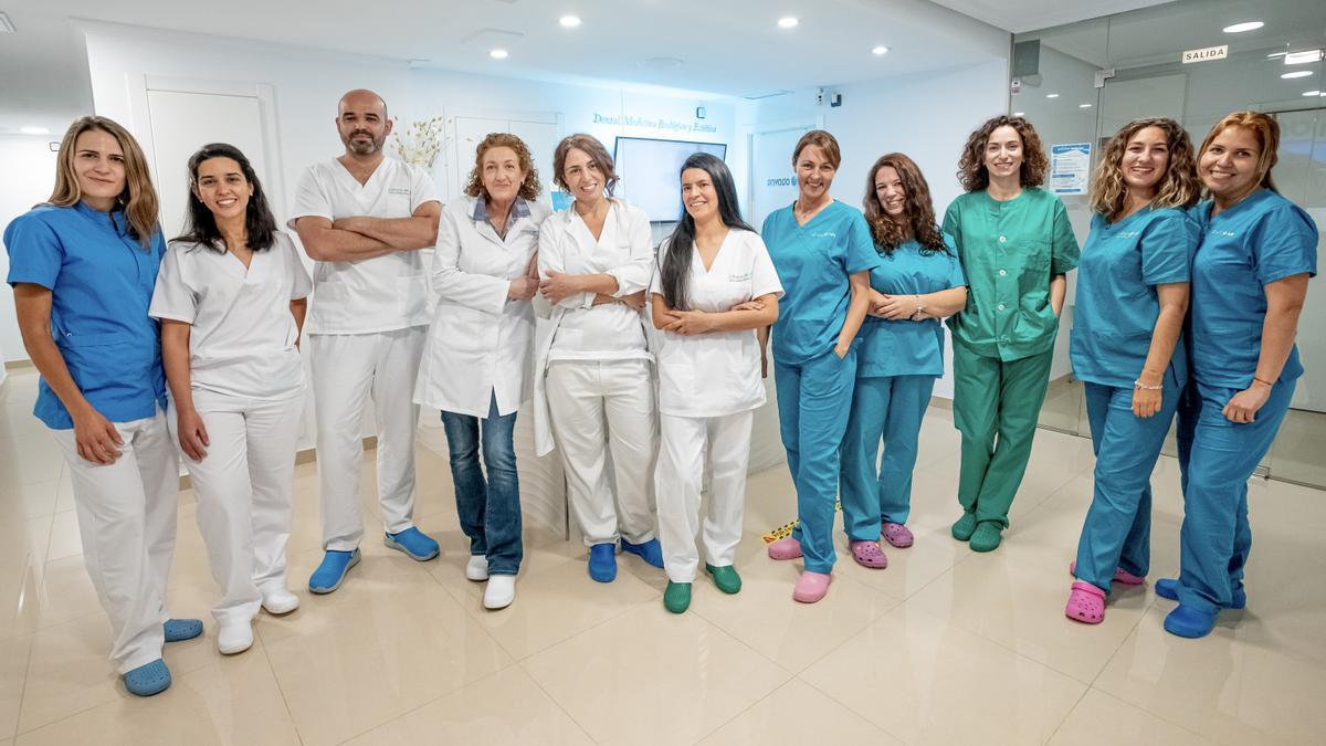 Una clínica dental en Ibiza que cuenta con especialistas en ortodoncia.