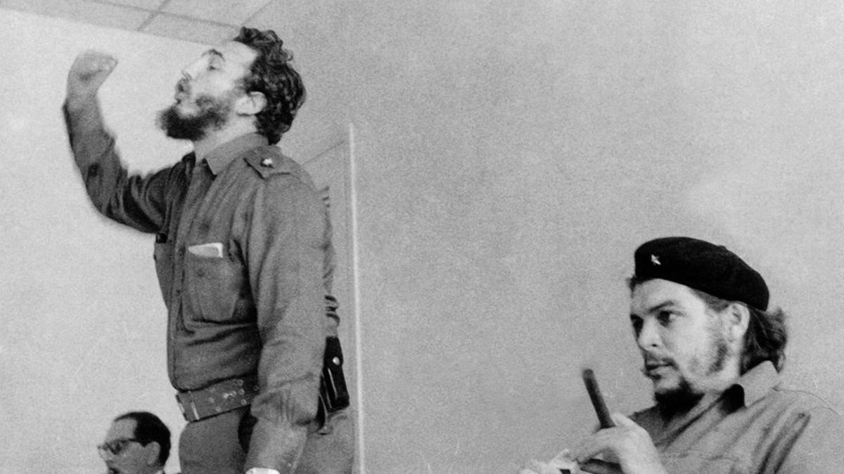 Una fotografía de Castro tomada en la década de los 60 junto a Ernesto Che Guevara