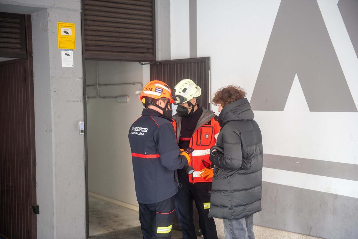 El incendio en un garaje en A Coruña que alarmó a los vecinos: "Ha sido una noche espeluznante"