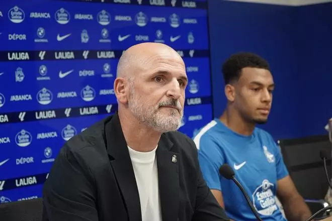 El Deportivo presenta a Bright Ede en Abegondo