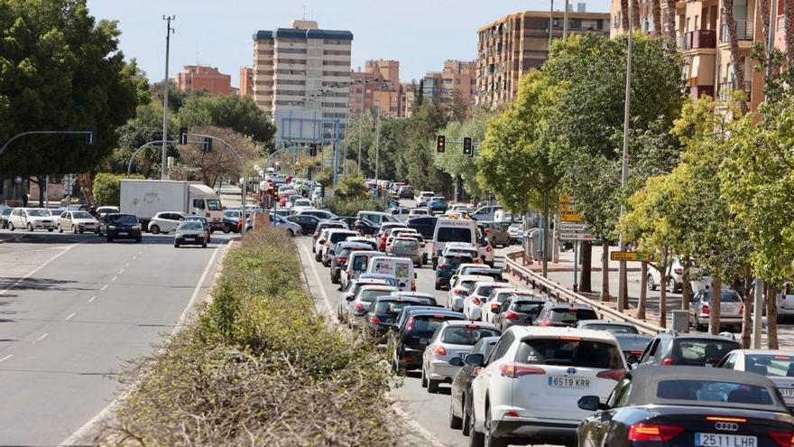 El triatlón colapsa las calles de Alicante, en imágenes