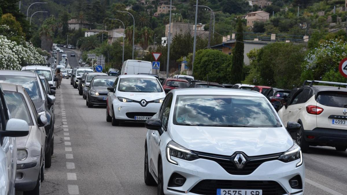 Colapso de coches en Mallorca: Sóller quiere poner en marcha la creación de una red de aparcamientos disuasorios