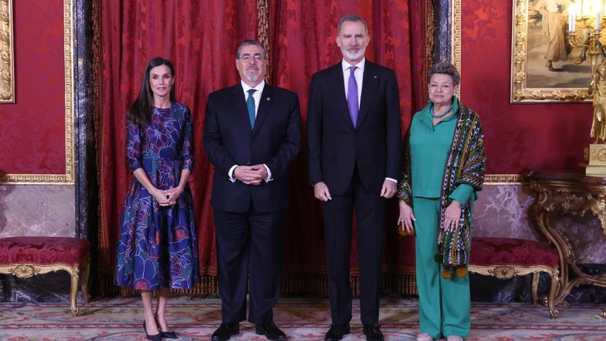 Los Reyes con el presidente de Guatemala, Bernardo Arévalo, y la primera dama