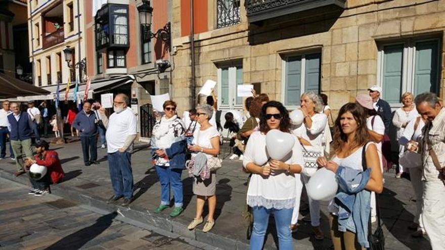 Gijón se tiñe de blanco