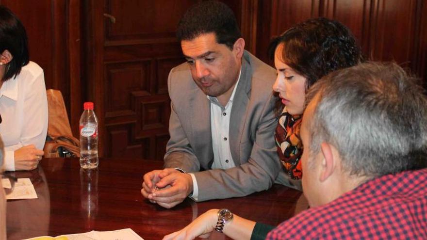 Alcaldes y responsables municipales hn mantenido una reunión